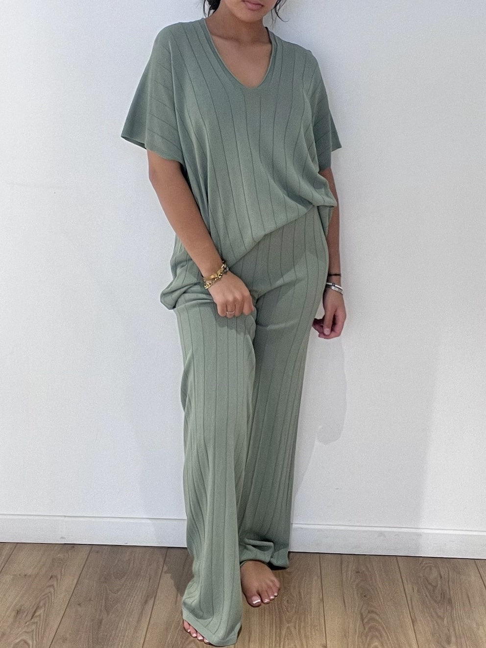 Ensemble fluide pour femme en vert, vue complète de face.
