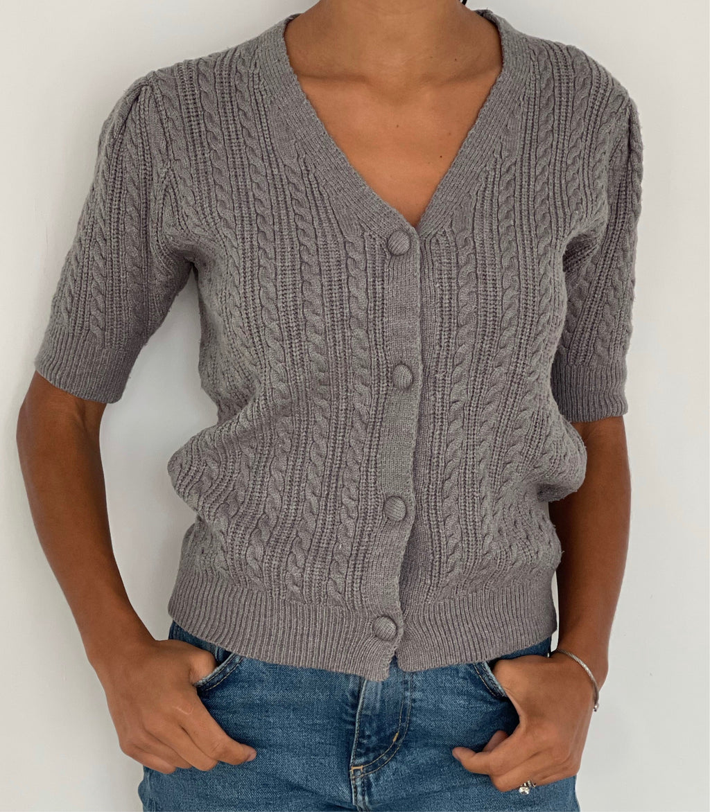 Gilet en tricot gris à motif câble et boutons pour femme