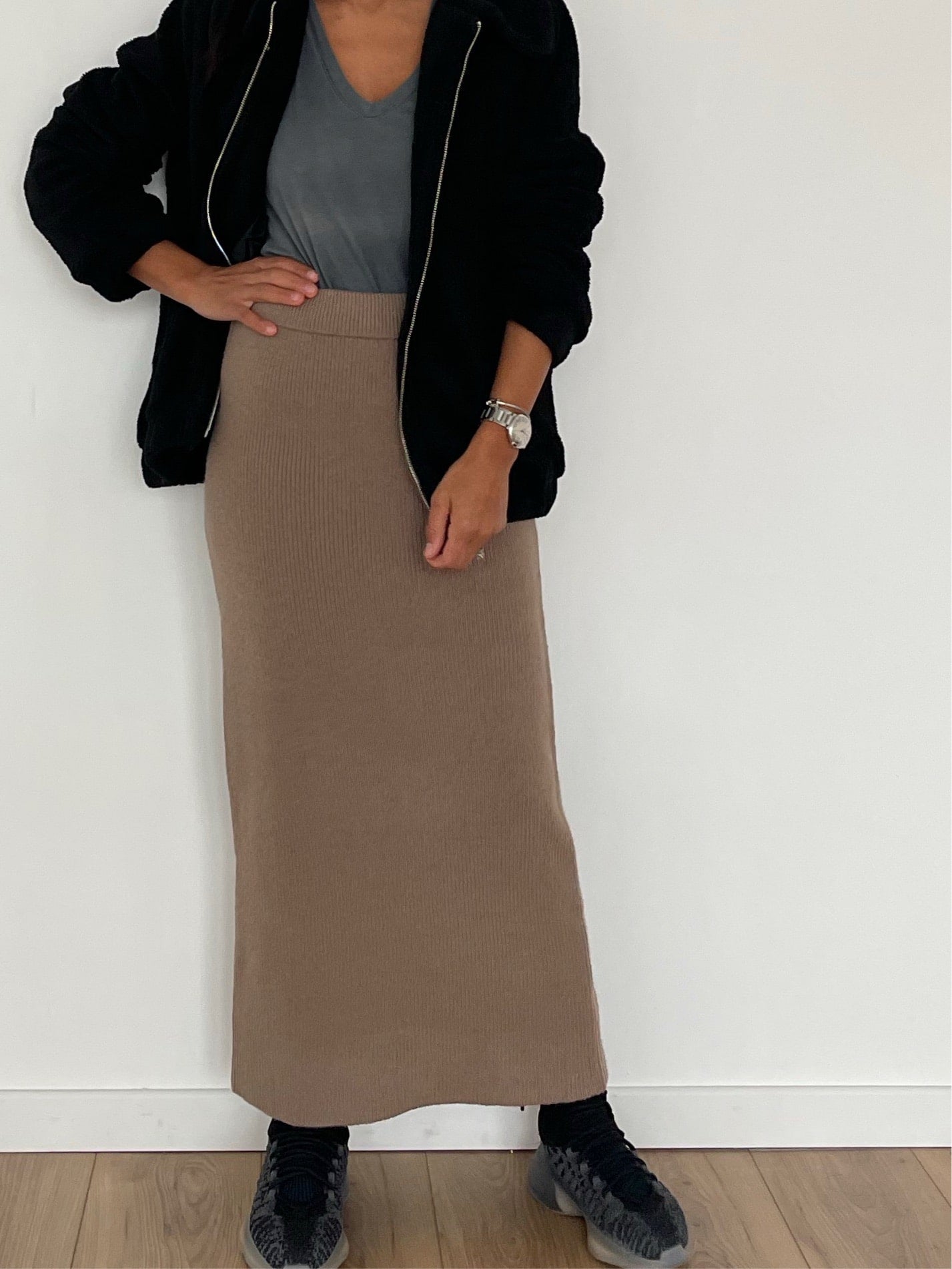 Look quotidien avec jupe tube beige pour femme
