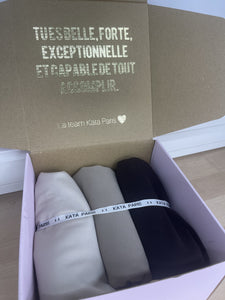 Boîte d'emballage avec hijabs en jersey dans des nuances neutres de Kata Paris