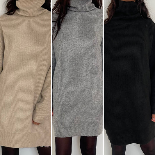 Femme portant un pull col roulé oversize couleur beige