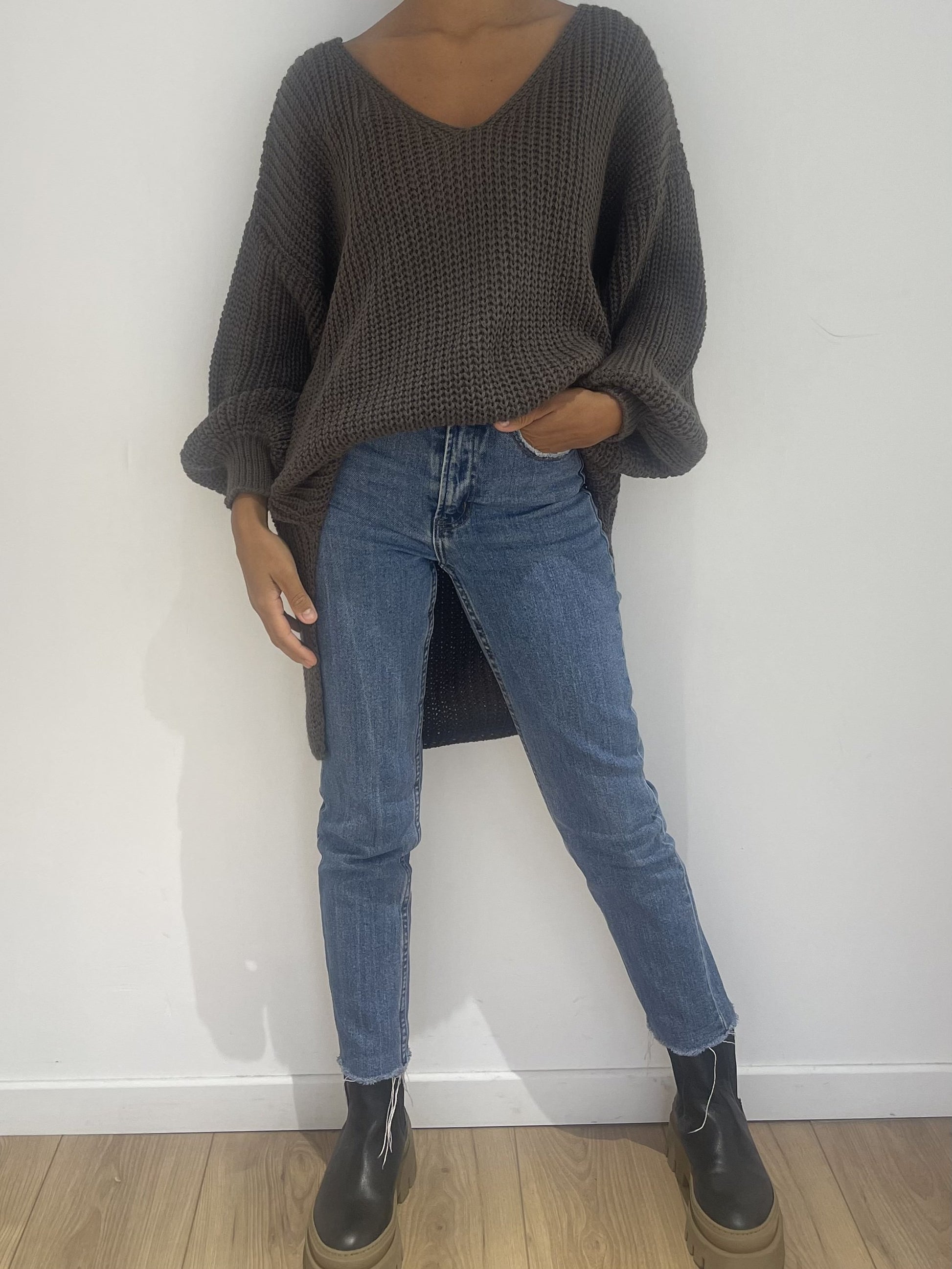 Pull taupe oversize en maille épaisse pour un look confortable
