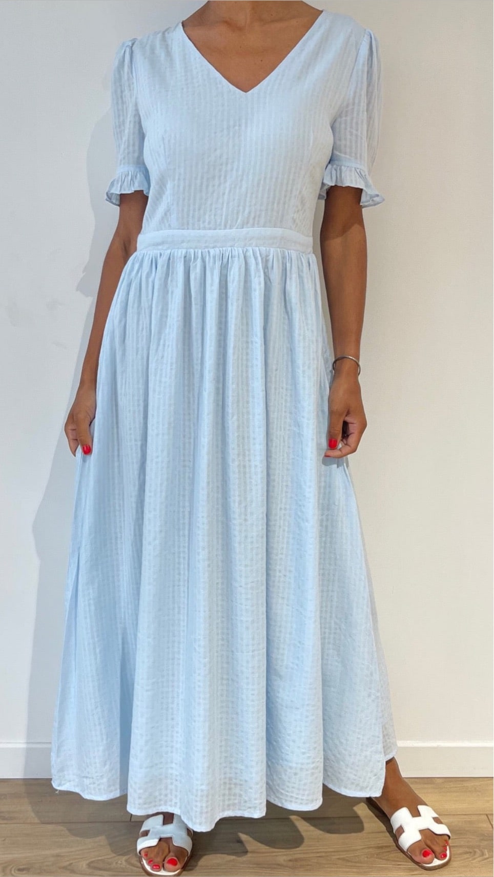 Robe bleue en coton léger pour femme avec col en V
