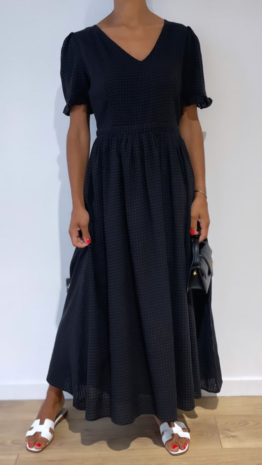 Robe en coton noir à col en V et manches courtes