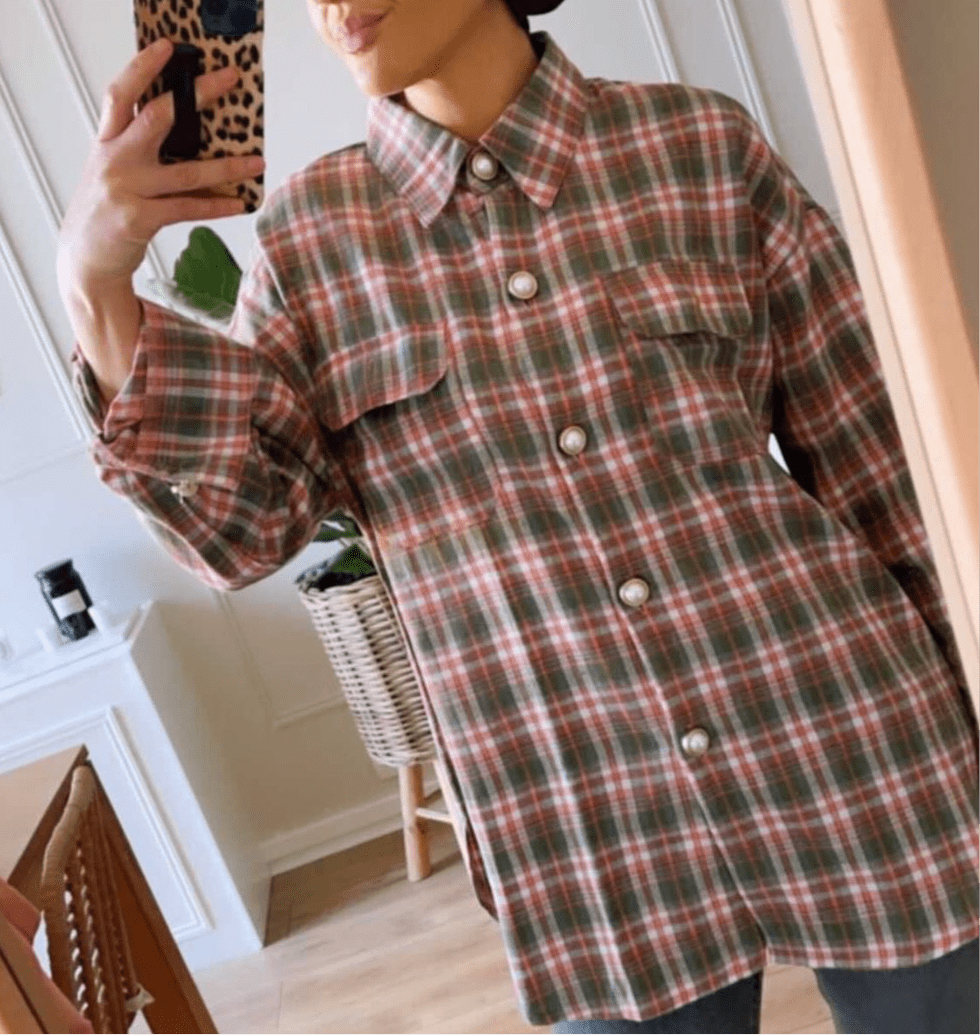 Selfie de chemise à carreaux olive