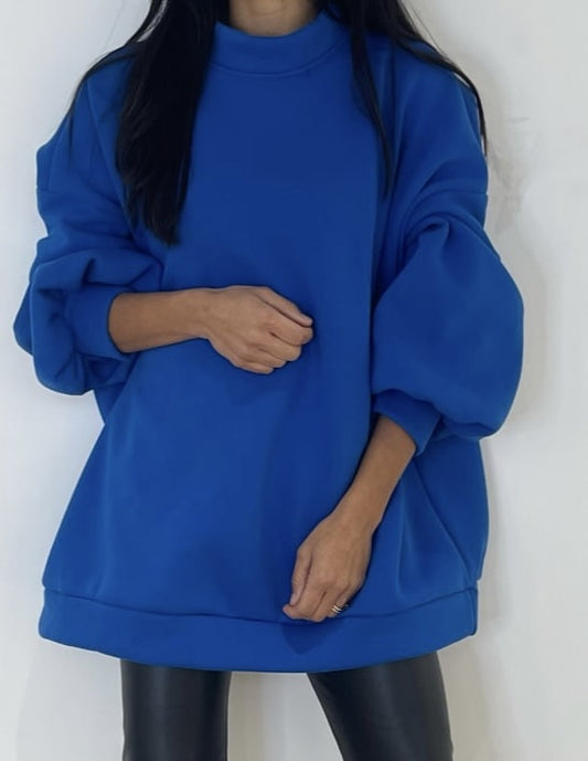 Sweat bleu vibrant oversize pour une touche de couleur audacieuse