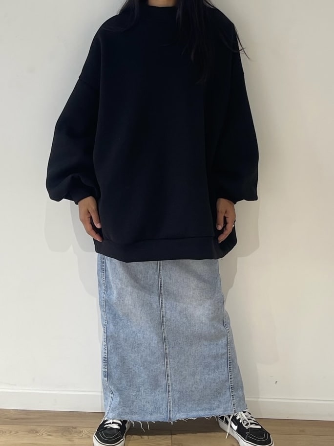 Sweat noir oversize pour une allure urbaine et confortable